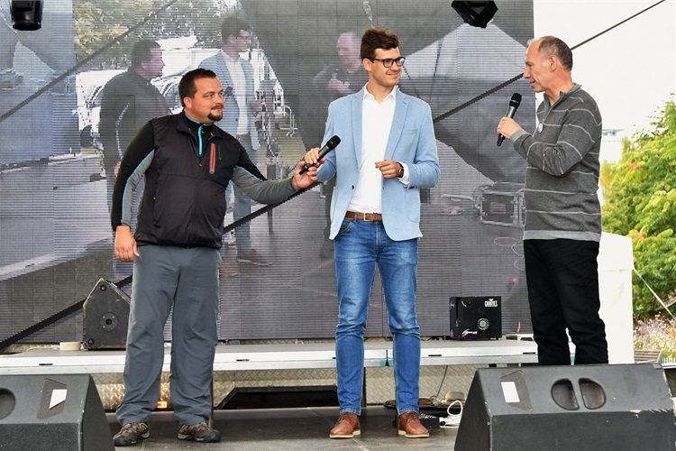 Předposlední zářijový víkend ovládl park Na Pankráci sport všeho druhu. Na obyvatele Prahy 4 a nejen je čekala akce ,,KAVKY 4 SPORT“, kde si návštěvníci mohli vyzkoušet spoustu sportovních disciplín včetně méně známých, ale o to více atraktivních! Předposlední zářijový víkend ovládl park Na Pankráci sport všeho druhu. Na obyvatele Prahy 4 a nejen je čekala akce ,,KAVKY 4 SPORT“, kde si návštěvníci mohli vyzkoušet spoustu sportovních disciplín včetně méně známých, ale o to více atraktivních!