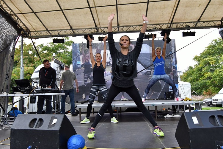Předposlední zářijový víkend ovládl park Na Pankráci sport všeho druhu. Na obyvatele Prahy 4 a nejen je čekala akce ,,KAVKY 4 SPORT“, kde si návštěvníci mohli vyzkoušet spoustu sportovních disciplín včetně méně známých, ale o to více atraktivních! Předposlední zářijový víkend ovládl park Na Pankráci sport všeho druhu. Na obyvatele Prahy 4 a nejen je čekala akce ,,KAVKY 4 SPORT“, kde si návštěvníci mohli vyzkoušet spoustu sportovních disciplín včetně méně známých, ale o to více atraktivních!