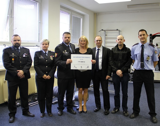 Předání daru pro Obvodní ředitelství policie Praha IV Oddělení hlídkové služby Předání daru pro Obvodní ředitelství policie Praha IV Oddělení hlídkové služby