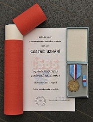 Čestné uznání a medaile určené starostovi a Radě MČ Praha 4.