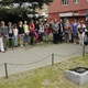 Společenské setkání u Záhonu 40 růží pro Lidice v ulici Za Zelenou liškou v Praze 4