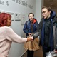 Skauti z oddílu Utah z Krče přinesli v pondělí 19. prosince 2022 ve své lucerničce na radnici Prahy 4 Betlémské světlo. 