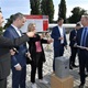 Slavnostního poklepání na základní kámen Dvoreckého mostu se zúčastnili v úterý 13. září 2022 dopoledne v prostorách Žlutých lázní i zástupci radnic obou nově spojovaných břehů Vltavy - za MČ Praha 4 první místostarosta Zdeněk Kovářík (ODS) a za Prahu 5 starostka Renáta Zajíčková (ODS).