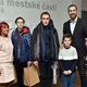 Skauti z oddílu Utah z Krče přinesli v pondělí 19. prosince 2022 ve své lucerničce na radnici Prahy 4 Betlémské světlo. 