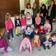 Mateřská škola 4 pastelky, pracoviště Plamínkové, zahájila v pondělí 2. května 2022 na své zahradě provoz nového výukového altánu. Ten bude plnit funkci nové učebny s širokou nabídkou možného zapojení pro předškoláky a umožní i další aktivity. Na otevření se přišla podívat i starostka Prahy 4 Irena Michalcová (ANO 2011).
