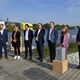 Slavnostního poklepání na základní kámen Dvoreckého mostu se zúčastnili v úterý 13. září 2022 dopoledne v prostorách Žlutých lázní i zástupci radnic obou nově spojovaných břehů Vltavy - za MČ Praha 4 první místostarosta Zdeněk Kovářík (ODS) a za Prahu 5 starostka Renáta Zajíčková (ODS).