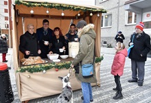 Praha 4 rozdávala rybí polévku.