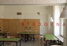 Atraktivní prostory v Nuselské ulici v domě s číslem 94, kde se klientům po desetiletí nabízely úvěry, hypotéky a další bankovní služby, se změnily v místo, kam se bude chodit za čtením, poznáním i zábavou. Prostory historického objektu Občanské záložny v Michli totiž změnily své zaměření a po rekonstrukci v nich lidé najdou moderní knihovnu, pobočku Městské knihovny v Praze (MKP), s názvem Jezerka. První návštěvníky knihovna přivítala 2. března 2020. Symbolicky na začátku Března měsíce čtenářů. Otevření knihovny, se, krom ostatních, zúčastnili i starostka MČ Praha 4 Irena Michalcová (ANO 2011) a místostarosta MČ Praha 4 pro majetek a kulturu Michal Hroza (TOP 09), které zde provedla vedoucí pobočky Jezerka Lenka Nehasilová.