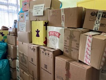 Už jedenáctý ročník sbírky s názvem „Děti dětem“, organizované Prahou 4 v mateřských a základních školách, které sama zřizuje, zajistil pro Dětské centrum při Fakultní Thomayerově nemocnici potřebné věci v odhadované hodnotě 350 000 korun! Celkem se do sbírky zapojily děti z 20 základních a 22 mateřských škol. Dárky předávala starostka Prahy 4 Irena Michalcová (ANO 2011) za přítomnosti ředitele Fakultní Thomayerovy nemocnice Zdeňka Beneše.