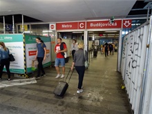 Z důvodu opravy terasy nad vestibulem stanice metra dochází od pondělí 28. června 2021 přibližně do prosince 2021 k dočasnému uzavření vstupu a výstupu ze stanice metra C Budějovická (ve směru ulice Antala Staška, Poliklinika Budějovická, Úřad městské části Praha 4). Vstup a výstup je umožněn pouze ve směru Olbrachtova ulice. Průchod kolem uzavřeného vstupu zůstává zachován.
