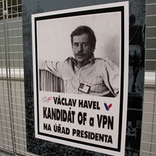 Listopadové události připomíná na radnici panelová výstava