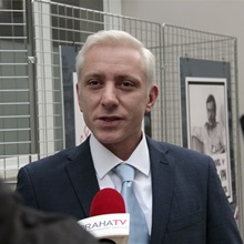Listopadové události připomíná na radnici panelová výstava