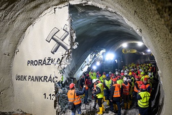 Prorážka na metru D dne 1. 12. 2023 - zdroj DPP