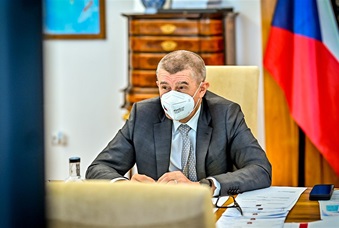 Vláda dne 18. března 2021 prodloužila protiepidemická opatření až do 28. března a rozšířila povinné testování i na veřejné zaměstnavatele s méně než 50 zaměstnanci.