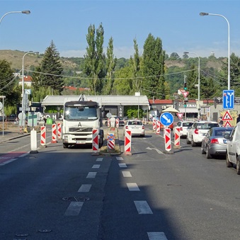 Úpravy na křižovatce Dvorce a Podolské nábřeží zvýší bezpečnost.