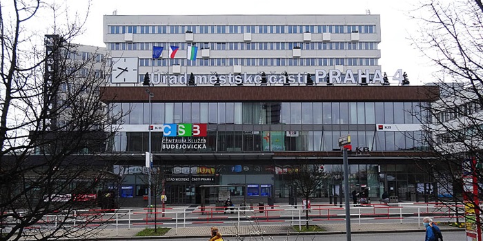 Budova úřadu MČ Praha 4 - zima covid - 2020 - březen