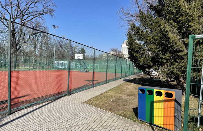 Oprava povrchů na sportovišti v Podolské ulici
