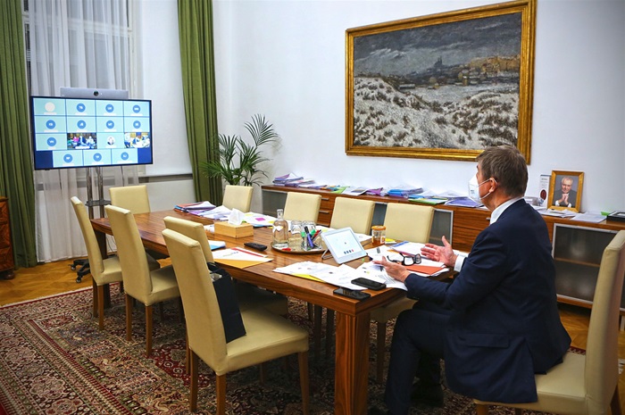 Předseda vlády Andrej Babiš během mimořádného jednání kabinetu ke koronaviru, 26. února 2021.