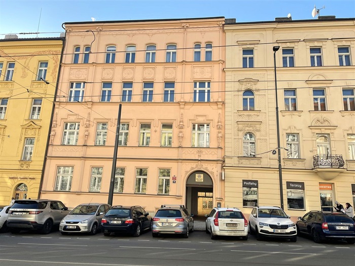 Humanitární centrum organizace Ukrajinsko Evropská perspektiva, které městská část Praha 4 poskytla bezplatně nebytové prostory, zahájilo činnost v Táborské ulici 372/36 (vnitroblok v sousedství Nuselské radnice). Kromě poskytování sociální pomoci a poradenství ukrajinským uprchlíkům je toto centrum využito rovněž pro shromažďování, třídění a distribuci pomoci, zdravotnického a ochranného materiálu pro bojující Ukrajinu. Pracovní doba centra je od 10  do 18 hodin, včetně víkendů. 