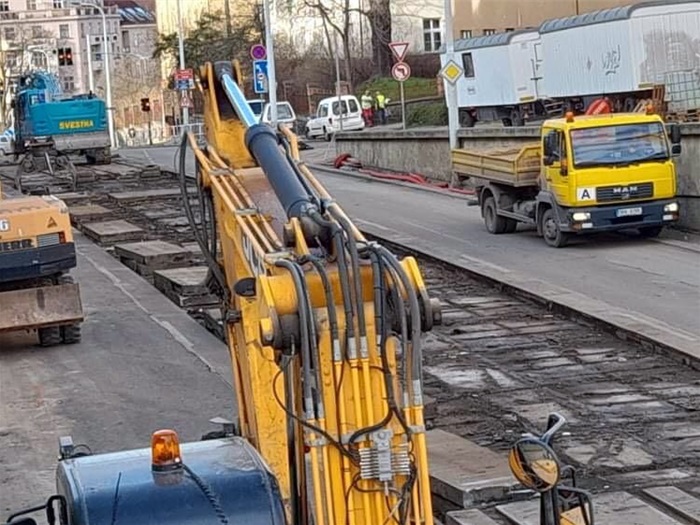 Dopravní podnik hlavního města Prahy, který realizuje rozsáhlou Rekonstrukci tramvajové trati Vladimírova - Táborská - Na Pankráci - Na Veselí - Soudní, upozorňuje obyvatele ulic Na Pankráci a Táborská, že v období od 2. dubna do 5. dubna 2021 bude docházet v úseku trati mezi ulicemi Děkanská Vinice a Lounských k hlučným bouracím pracím. 