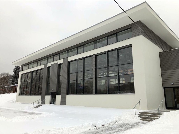 Až se školáci ze ZŠ Bítovská v Praze 4 vrátí do své školy, přivítá je zcela nová sportovní hala, kterou pro ně nákladem 55 milionů korun vybudovala městská část. Moderně a velmi kvalitně vybudované sportovní zařízení nabídne široké sportovní příležitosti pro výuku tělocviku i volnočasové sportování. Slavnostního otevření sportovní haly se v úterý 9. února 2021 zúčastnili představitelé městské části Praha 4 a zástupci rodičovské veřejnosti. 