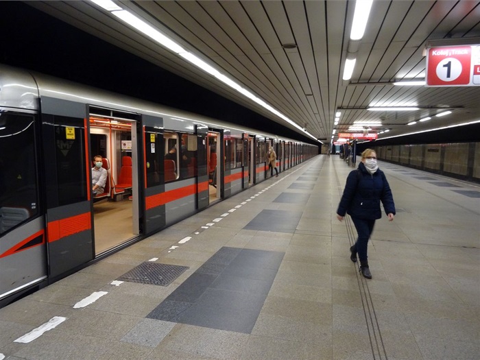mhd roušky rouška desinfekce metro budějovická